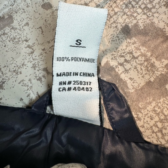 ❤️NWOT Varley Highland Puffer Jacket Grunge Snake Size Small - Picture 15 of 16